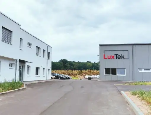 Foto der Firmengebäude von LuTek in Losheim